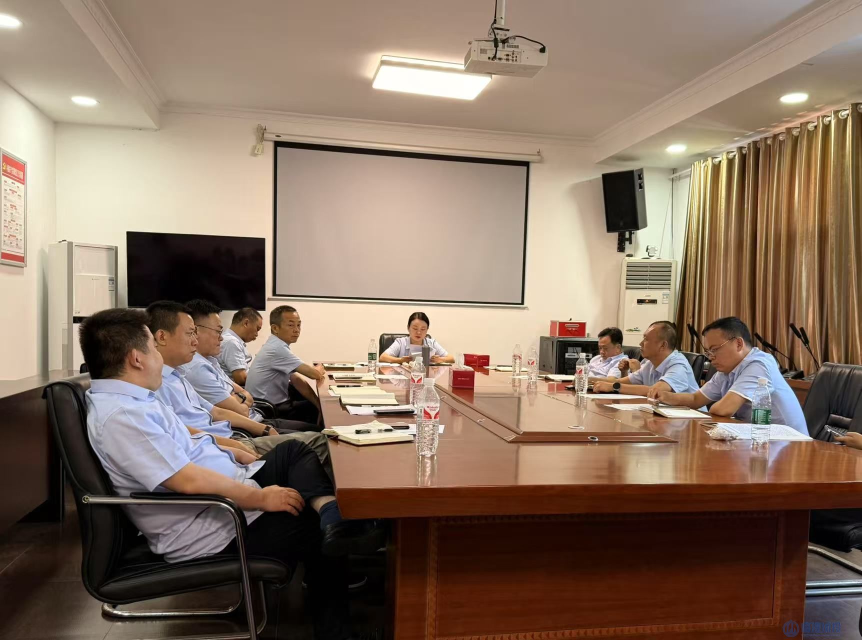 严守中央八项规定铁律 锻造清廉实干365英国上市队伍——365英国上市组织开展“七一”专题廉政党课活动